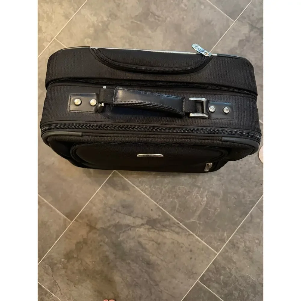 Kenneth Cole Reaction Business Carry-on Travel Computer Bag Wheels Retractable